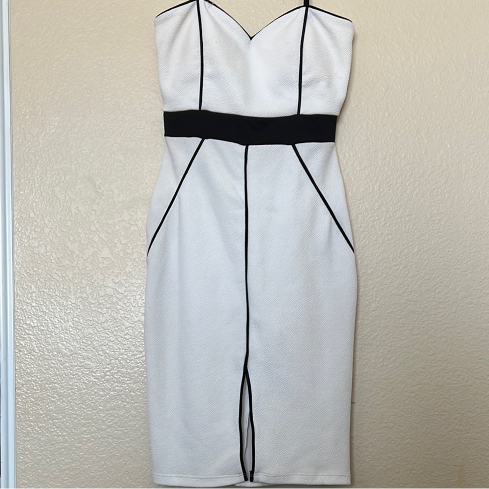 Trac White Midi Bodycon Dress with Sweetheart Neckline and Slit